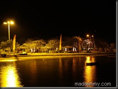 Pantai Untung Jawa di waktu malam      
