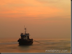 Kapal di Pagi Hari, Untung Jawa        