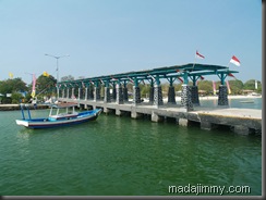 Kapal di dermaga Untung Jawa      